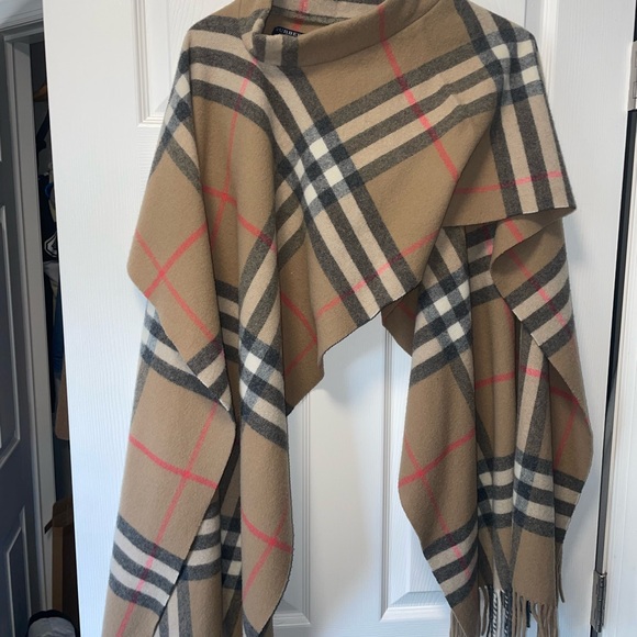 Burberry Turtleneck Scarf - Picture 4 of 4